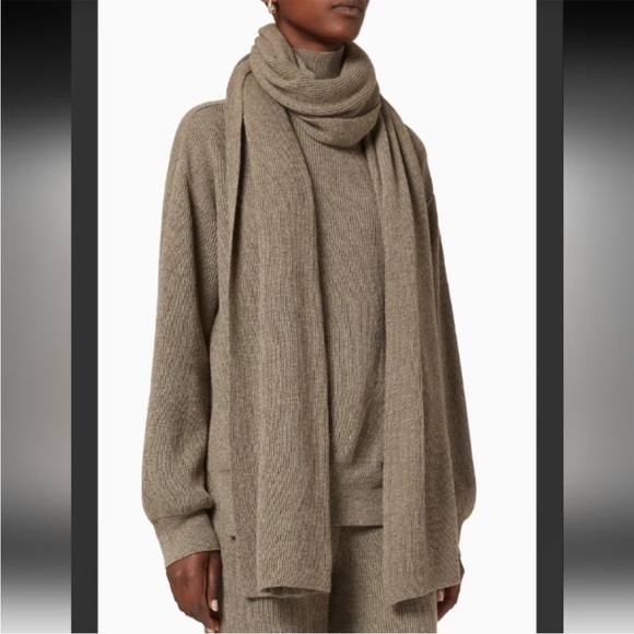 Frankie Shop XL Beige Knit Shawl/wrap/scarf unisex gorgeous rib knit wool blend - Picture 1 of 9